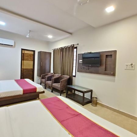 Hotel The Grandpark Amritsar Buitenkant foto