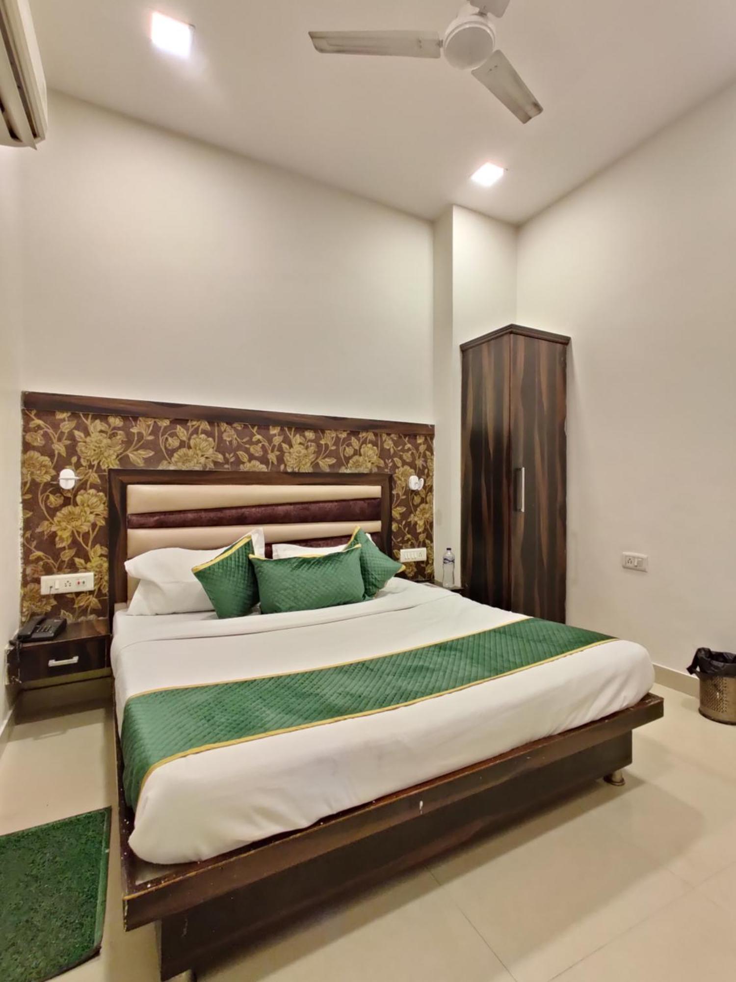 Hotel The Grandpark Amritsar Buitenkant foto